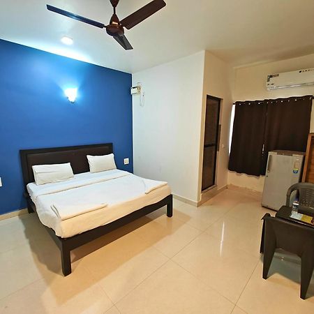 Calangute Turista Hotel Exterior photo