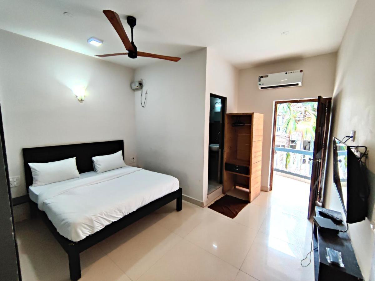 Calangute Turista Hotel Exterior photo