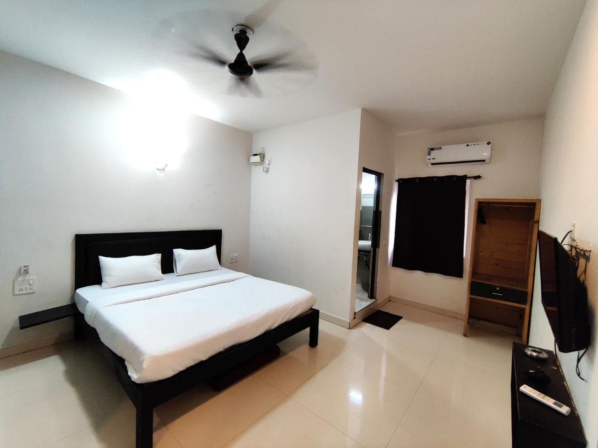 Calangute Turista Hotel Exterior photo