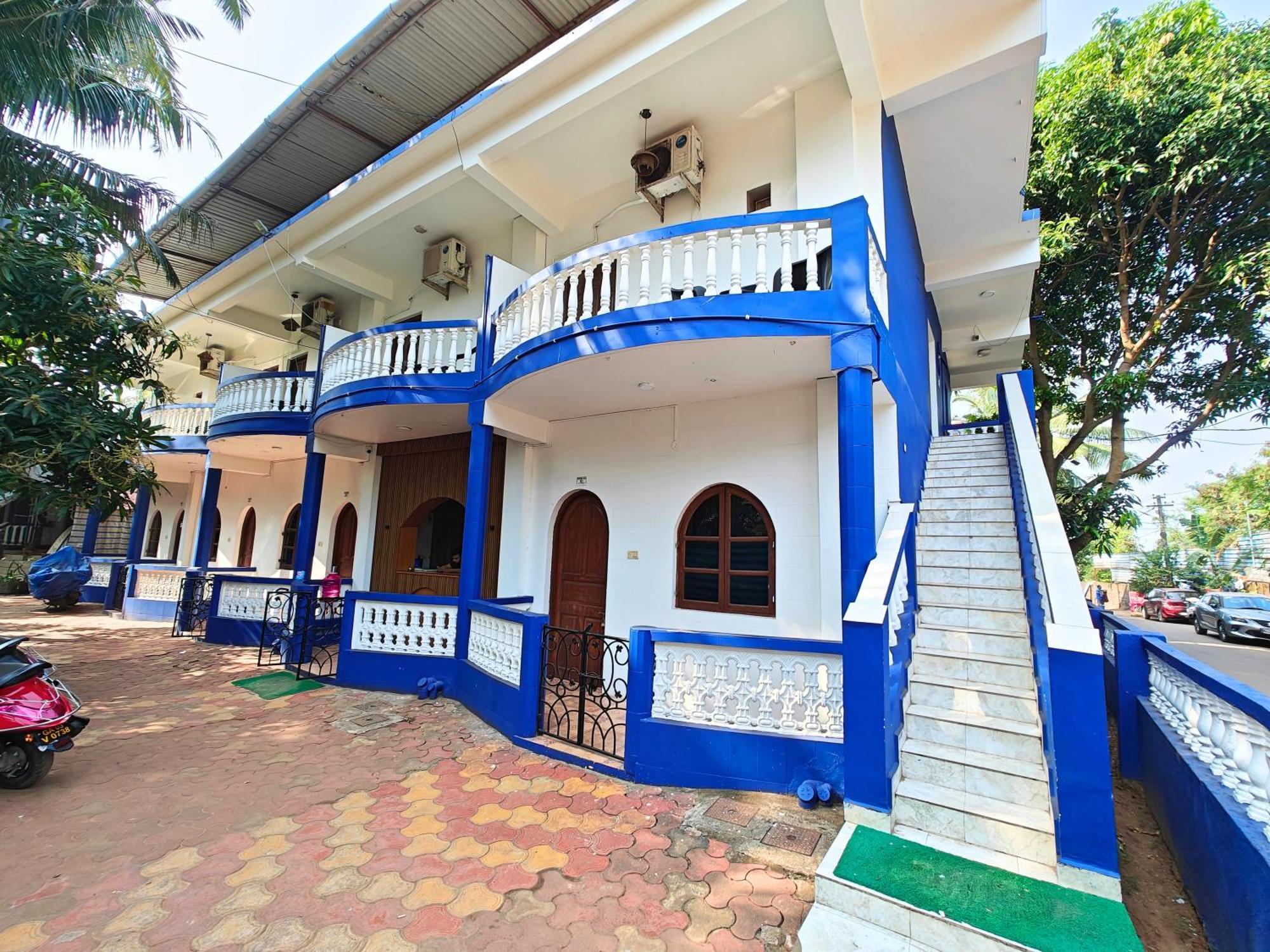 Calangute Turista Hotel Exterior photo