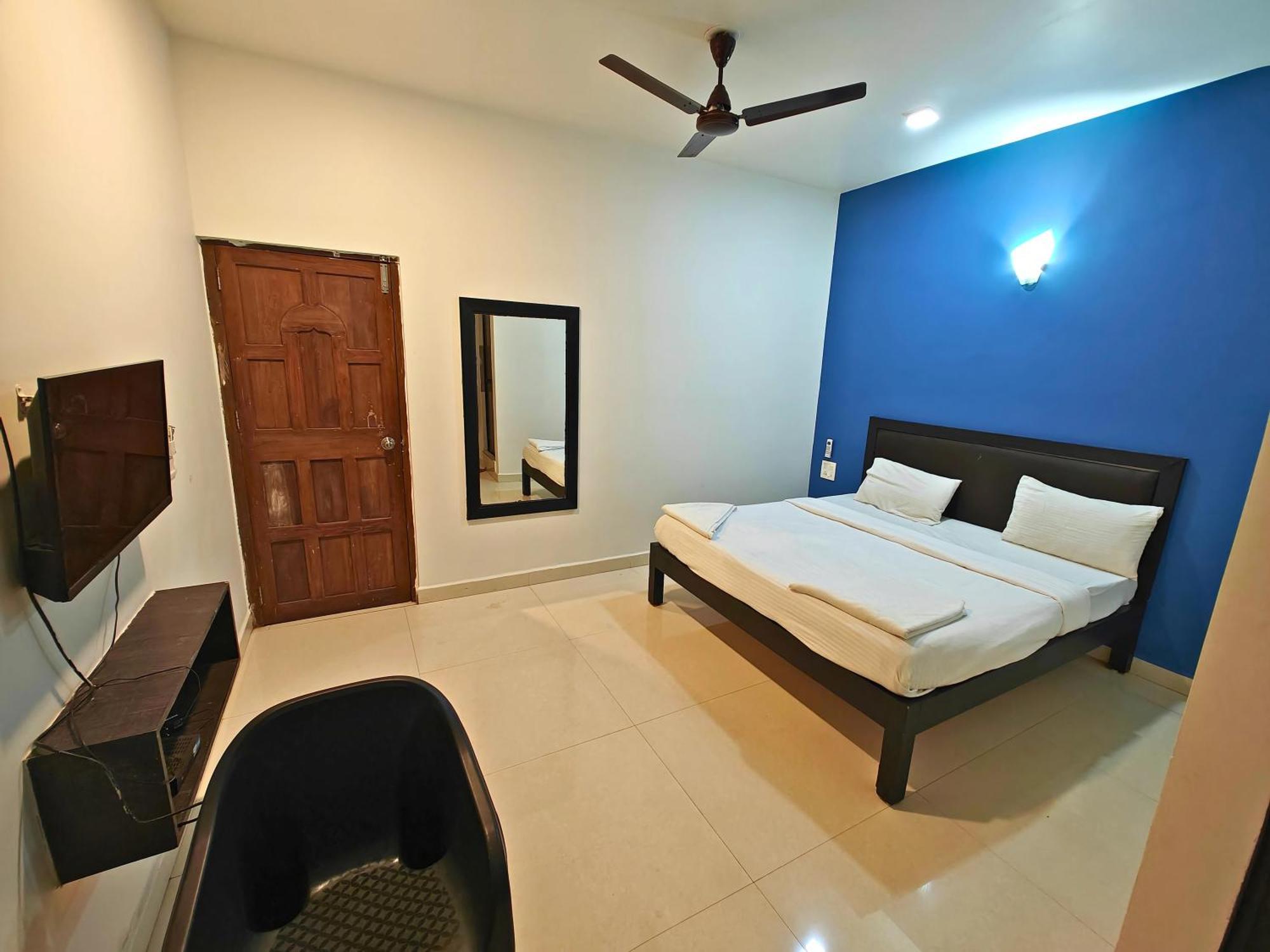 Calangute Turista Hotel Exterior photo